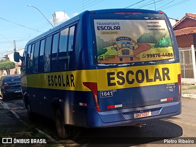 Escolares 110 na cidade de Brazlândia, Distrito Federal, Brasil, por Pietro Ribeiro. Número da foto: #13038791.