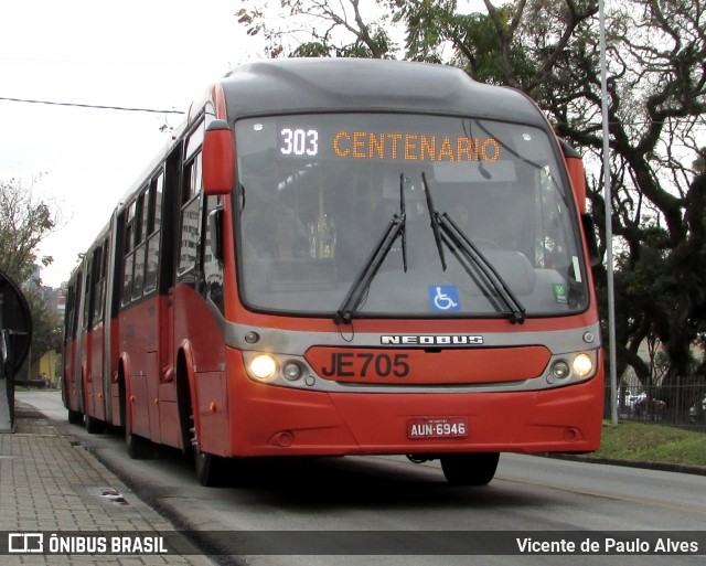 Expresso Azul JE705 na cidade de Curitiba, Paraná, Brasil, por Vicente de Paulo Alves. Número da foto: #13037823.