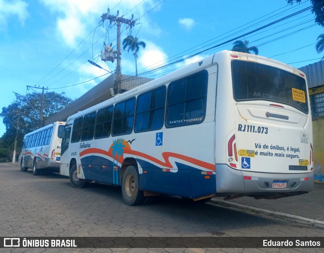 Auto Viação Salineira RJ 111.073 na cidade de Araruama, Rio de Janeiro, Brasil, por Eduardo Santos. Número da foto: #13039423.