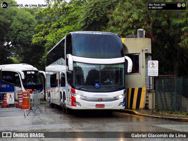 Auto Viação Catarinense 3712 na cidade de São Paulo, São Paulo, Brasil, por Gabriel Giacomin de Lima. Número da foto: #13040480.