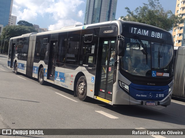 Sambaíba Transportes Urbanos 2 1810 na cidade de São Paulo, São Paulo, Brasil, por Rafael Lopes de Oliveira. Número da foto: #13038211.