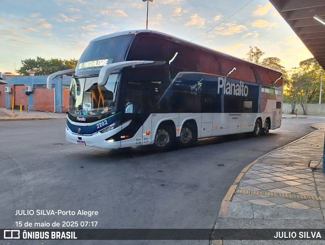 Planalto Transportes 2202 na cidade de Porto Alegre, Rio Grande do Sul, Brasil, por JULIO SILVA. Número da foto: #13044678.