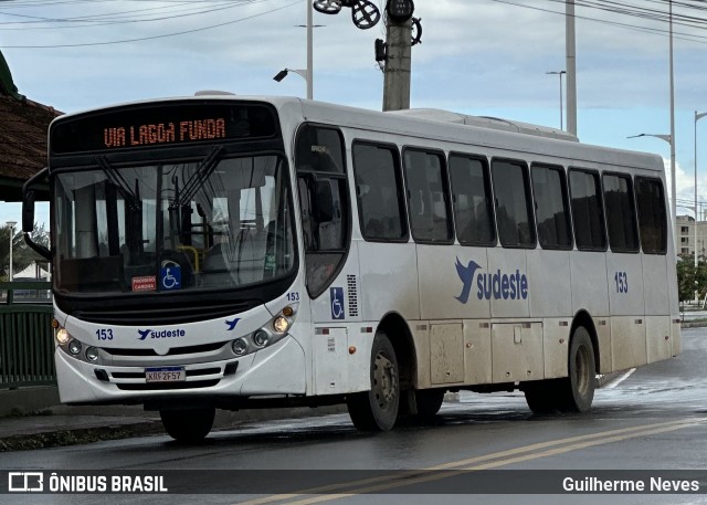 Viação Sudeste 153 na cidade de Marataízes, Espírito Santo, Brasil, por Guilherme Neves. Número da foto: #13046014.