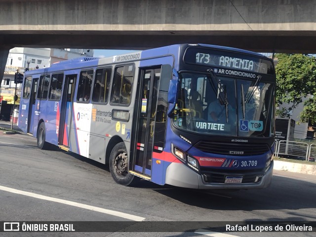 Empresa de Ônibus Vila Galvão 30.709 na cidade de São Paulo, São Paulo, Brasil, por Rafael Lopes de Oliveira. Número da foto: #13044326.