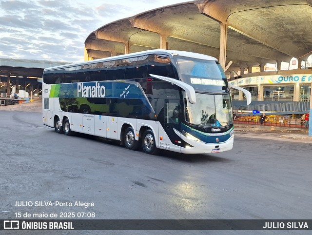 Planalto Transportes 2208 na cidade de Porto Alegre, Rio Grande do Sul, Brasil, por JULIO SILVA. Número da foto: #13044687.