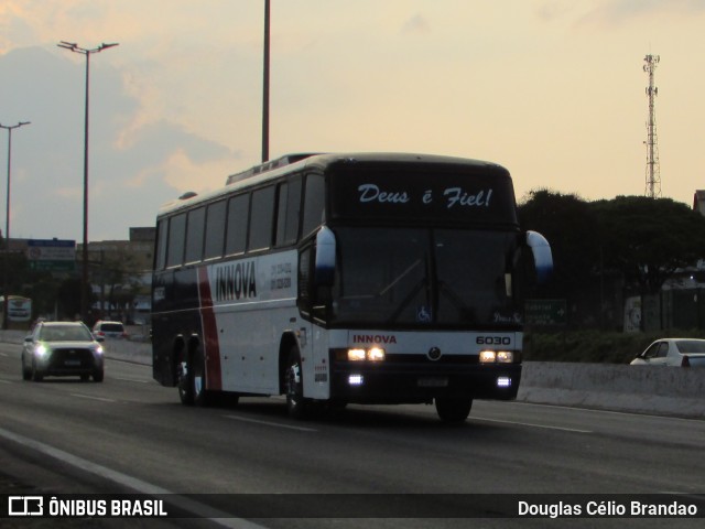 Innova Turismo 6030 na cidade de Belo Horizonte, Minas Gerais, Brasil, por Douglas Célio Brandao. Número da foto: #13045787.