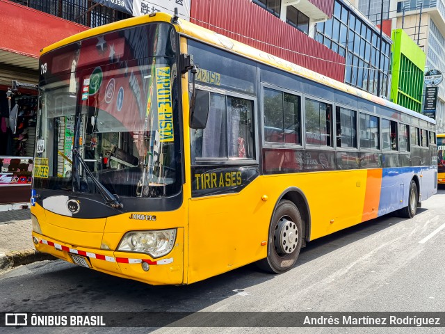 Autotransportes Raro 713 na cidade de Catedral, San José, San José, Costa Rica, por Andrés Martínez Rodríguez. Número da foto: #13046145.
