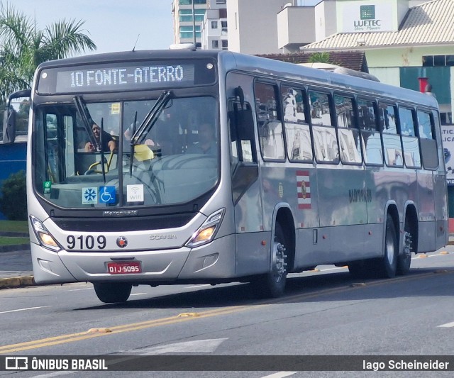 BluMob - Concessionária de Transporte Urbano de Blumenau 9109 na cidade de Blumenau, Santa Catarina, Brasil, por Iago Scheineider. Número da foto: #13047664.