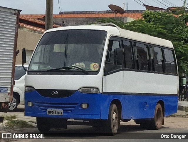 Ônibus Particulares 001 na cidade de Parnaíba, Piauí, Brasil, por Otto Danger. Número da foto: #13052294.