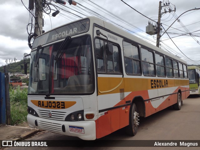 Ônibus Particulares 09 na cidade de Varre-Sai, Rio de Janeiro, Brasil, por Alexandre  Magnus. Número da foto: #13049702.