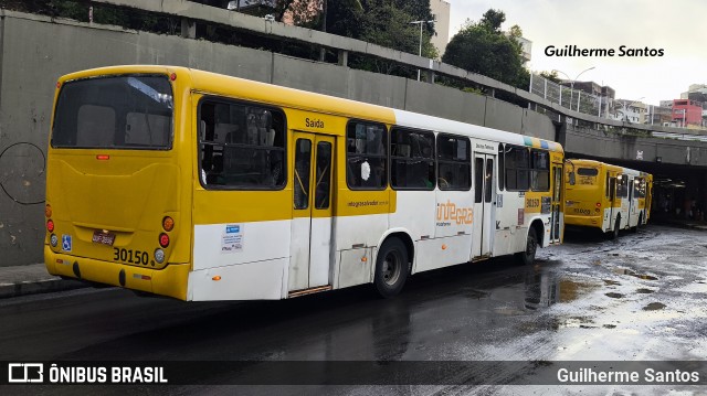 Plataforma Transportes 30150 na cidade de Salvador, Bahia, Brasil, por Guilherme Santos. Número da foto: #13052775.