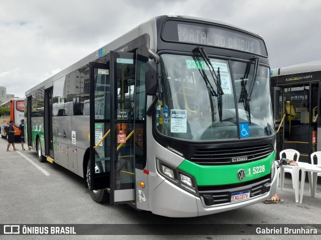 Cooperativa Fênix > Spencer Transporte 1 5228 na cidade de Barueri, São Paulo, Brasil, por Gabriel Brunhara. Número da foto: #13054533.