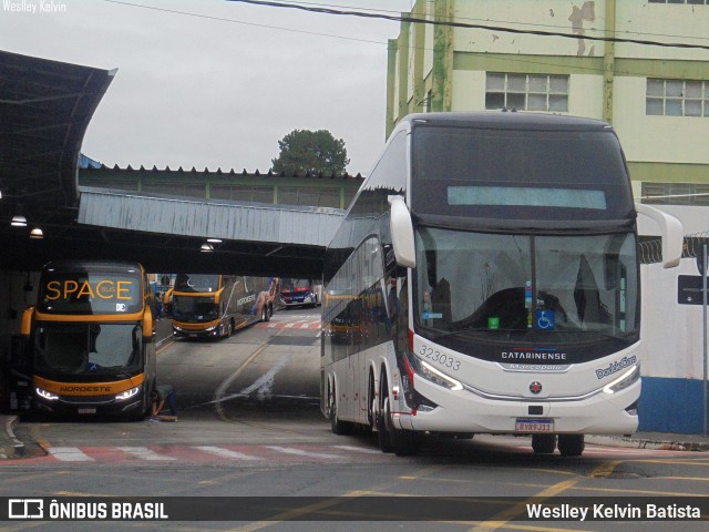 Auto Viação Catarinense 323033 na cidade de Sorocaba, São Paulo, Brasil, por Weslley Kelvin Batista. Número da foto: #13056876.