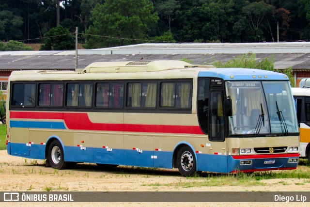 Ônibus Particulares 0712 na cidade de Contenda, Paraná, Brasil, por Diego Lip. Número da foto: #13009970.