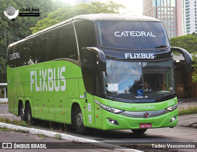 FlixBus Transporte e Tecnologia do Brasil 20331 na cidade de Salvador, Bahia, Brasil, por Tadeu Vasconcelos. Número da foto: #13010580.