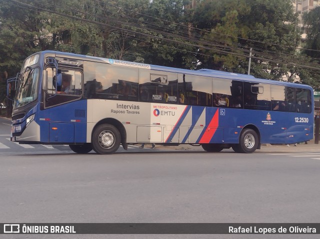 Auto Viação Bragança Metropolitana > Viação Raposo Tavares 12.2530 na cidade de São Paulo, São Paulo, Brasil, por Rafael Lopes de Oliveira. Número da foto: #13009916.