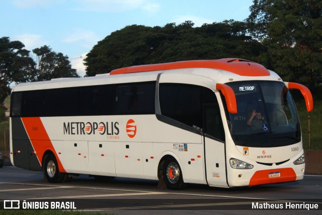 Metropolis Transporte e Turismo 1060 na cidade de Taubaté, São Paulo, Brasil, por Matheus Henrique. Número da foto: #13061444.
