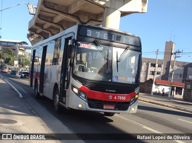 Pêssego Transportes 4 7850 na cidade de São Paulo, São Paulo, Brasil, por Rafael Lopes de Oliveira. Número da foto: #13060169.