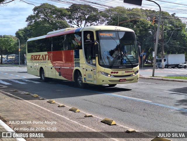 Transportes Rizzatti 800 na cidade de Porto Alegre, Rio Grande do Sul, Brasil, por JULIO SILVA. Número da foto: #13063483.