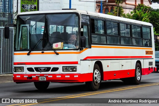 Autobuses sin identificación - Costa Rica 00 na cidade de Ipís, Goicoechea, San José, Costa Rica, por Andrés Martínez Rodríguez. Número da foto: #13062488.