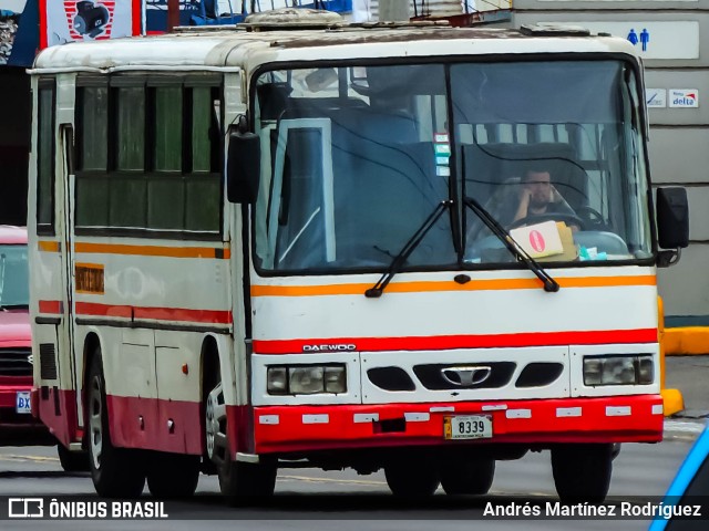 Autobuses sin identificación - Costa Rica 00 na cidade de Ipís, Goicoechea, San José, Costa Rica, por Andrés Martínez Rodríguez. Número da foto: #13062480.