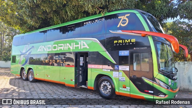 Empresa de Transportes Andorinha 7054 na cidade de Loanda, Paraná, Brasil, por Rafael Rodenas. Número da foto: #13066375.