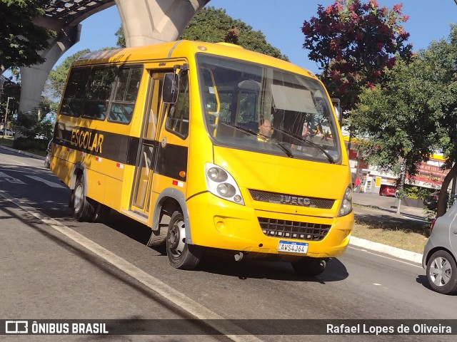 Escolares 4J64 na cidade de São Paulo, São Paulo, Brasil, por Rafael Lopes de Oliveira. Número da foto: #13068587.