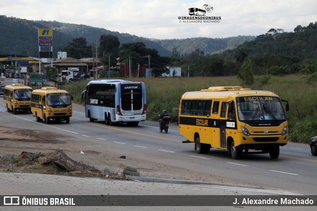 Escolares  na cidade de Belo Horizonte, Minas Gerais, Brasil, por J. Alexandre Machado. Número da foto: #13072853.