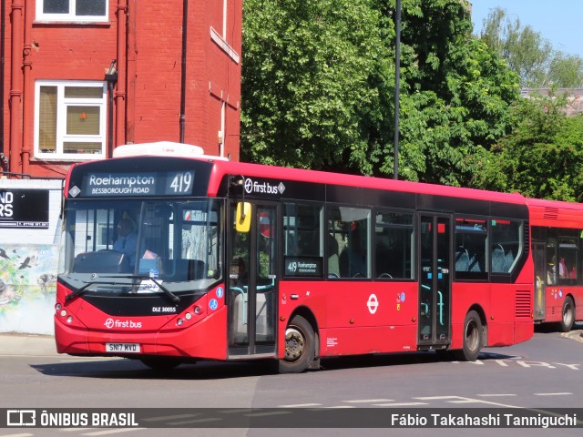 First Bus DLE30055 na cidade de Richmond, Greater London, Inglaterra, por Fábio Takahashi Tanniguchi. Número da foto: #13072602.