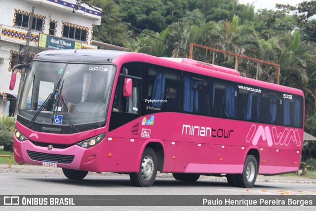 Mirian Tour 5009 na cidade de Barra do Piraí, Rio de Janeiro, Brasil, por Paulo Henrique Pereira Borges. Número da foto: #13073426.