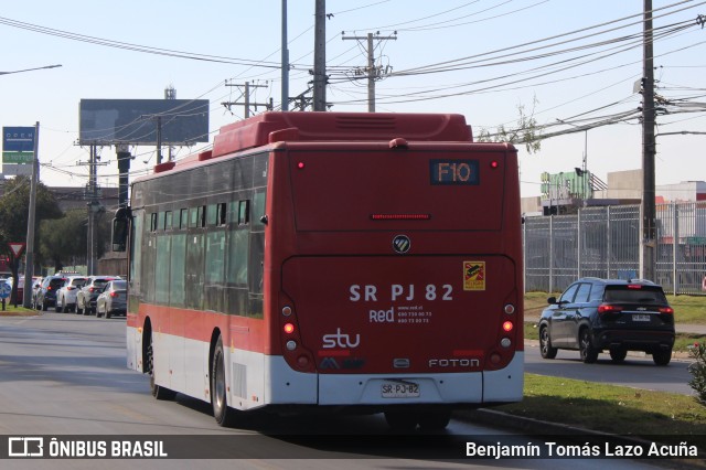 STU Santiago Transporte Urbano SRPJ82 na cidade de Puente Alto, Cordillera, Metropolitana de Santiago, Chile, por Benjamín Tomás Lazo Acuña. Número da foto: #13071420.