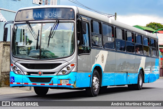 Buses Guadalupe 18 na cidade de San José, San Isidro, Heredia, Costa Rica, por Andrés Martínez Rodríguez. Número da foto: #13073622.