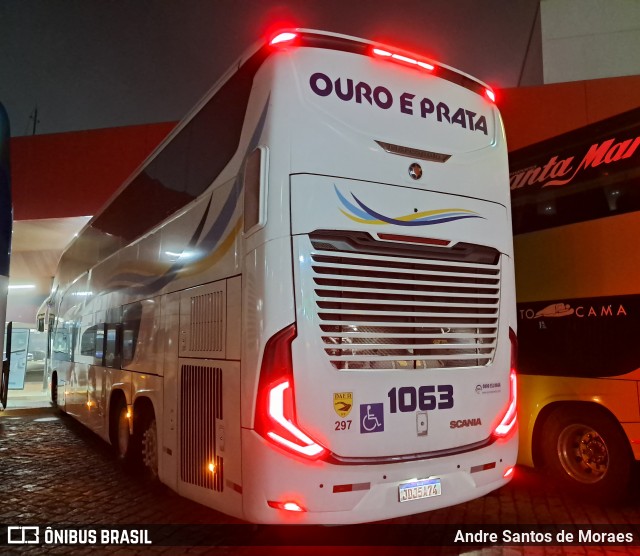 Viação Ouro e Prata 1063 na cidade de Pariquera-Açu, São Paulo, Brasil, por Andre Santos de Moraes. Número da foto: #13074535.