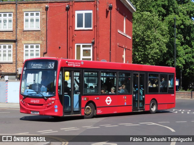 First Bus DLE30001 na cidade de Richmond, Greater London, Inglaterra, por Fábio Takahashi Tanniguchi. Número da foto: #13076079.