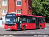 First Bus DXE30352 na cidade de Richmond, Greater London, Inglaterra, por Fábio Takahashi Tanniguchi. Número da foto: #13079517.