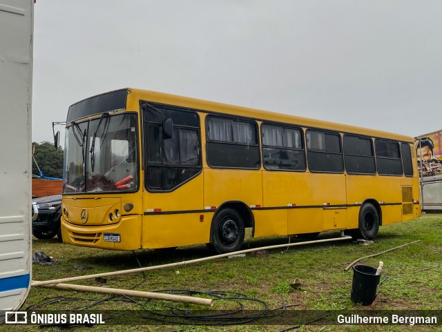 Ônibus Particulares  na cidade de Porto Alegre, Rio Grande do Sul, Brasil, por Guilherme Bergman. Número da foto: #13082486.