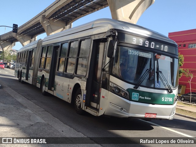 Via Sudeste Transportes S.A. 5 2750 na cidade de São Paulo, São Paulo, Brasil, por Rafael Lopes de Oliveira. Número da foto: #13082069.