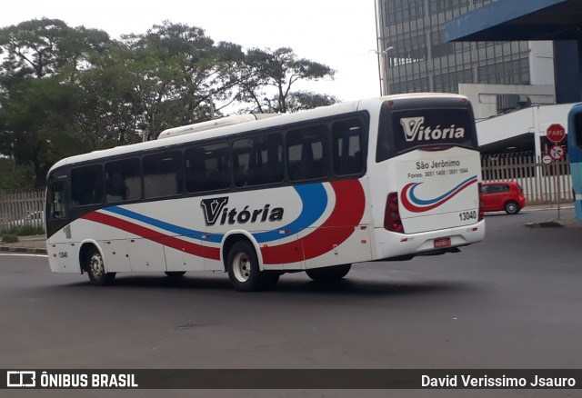 Expresso Vitória de Transportes 13040 na cidade de Porto Alegre, Rio Grande do Sul, Brasil, por David Verissimo Jsauro. Número da foto: #13082363.