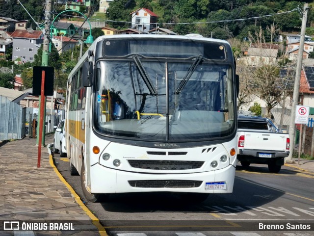 Escolares 7079 na cidade de Gramado, Rio Grande do Sul, Brasil, por Brenno Santos. Número da foto: #13081749.