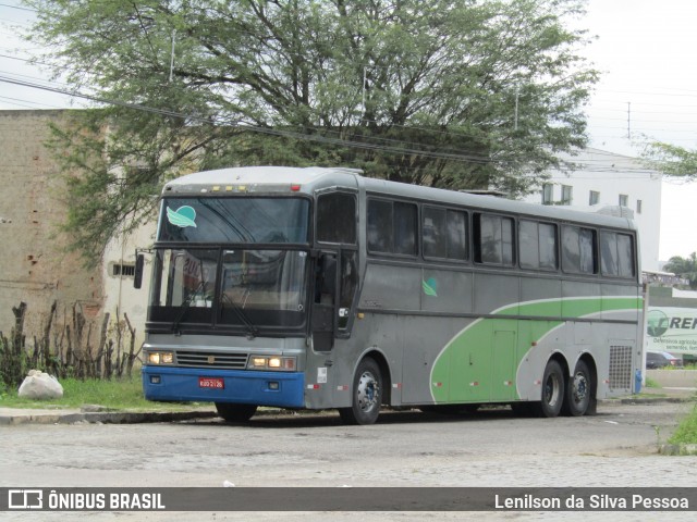 Ônibus Particulares 2126 na cidade de Caruaru, Pernambuco, Brasil, por Lenilson da Silva Pessoa. Número da foto: #13083386.