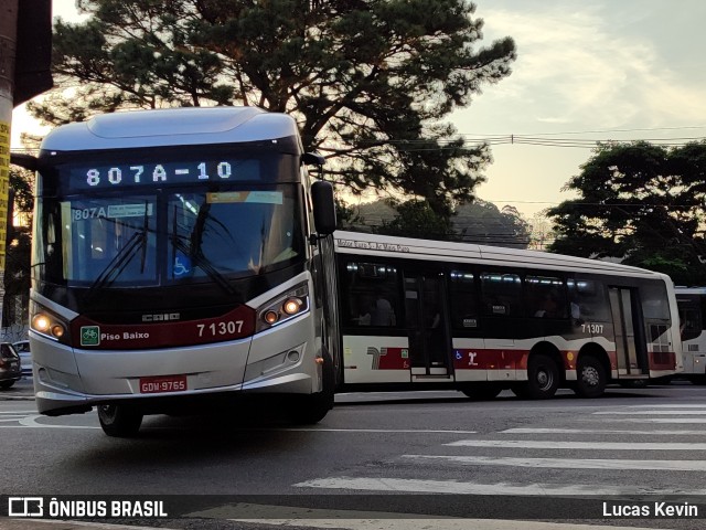 Viação Campo Belo 7 1307 na cidade de São Paulo, São Paulo, Brasil, por Lucas Kevin. Número da foto: #13080780.