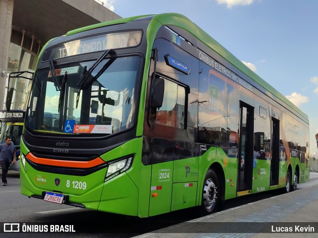 TRANSPPASS - Transporte de Passageiros 8 1209 na cidade de São Paulo, São Paulo, Brasil, por Lucas Kevin. Número da foto: #13080844.