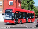 First Bus WKE37127 na cidade de Richmond, Greater London, Inglaterra, por Fábio Takahashi Tanniguchi. Número da foto: #13081388.