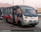 Holding Express 78 na cidade de Villa El Salvador, Lima, Lima Metropolitana, Peru, por Fabricio Cortez. Número da foto: #13081987.