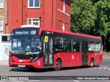 Abellio London Bus Company 8872 na cidade de Richmond, Greater London, Inglaterra, por Fábio Takahashi Tanniguchi. Número da foto: #13081389.