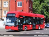 First Bus WKE37123 na cidade de Richmond, Greater London, Inglaterra, por Fábio Takahashi Tanniguchi. Número da foto: #13081401.