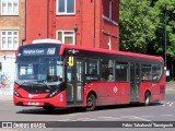 Abellio London Bus Company 8867 na cidade de Richmond, Greater London, Inglaterra, por Fábio Takahashi Tanniguchi. Número da foto: #13081386.