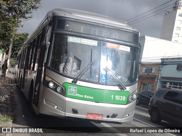 Viação Santa Brígida 1 1039 na cidade de São Paulo, São Paulo, Brasil, por Rafael Lopes de Oliveira. Número da foto: #13084515.