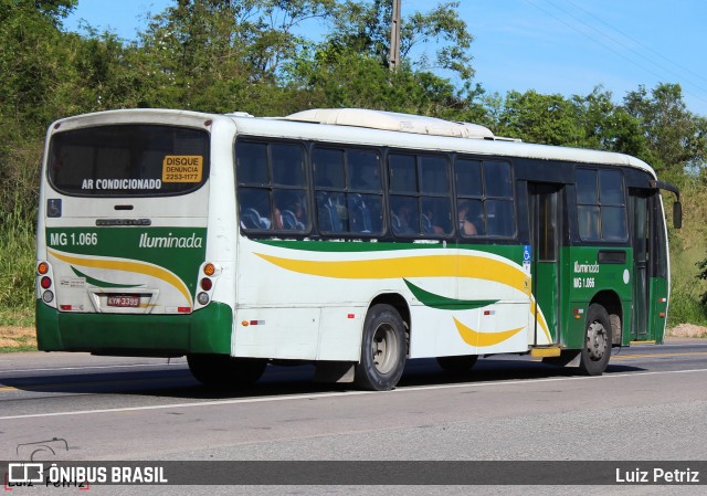 Transporte e Turismo Iluminada MG 1.066 na cidade de Magé, Rio de Janeiro, Brasil, por Luiz Petriz. Número da foto: #13084815.