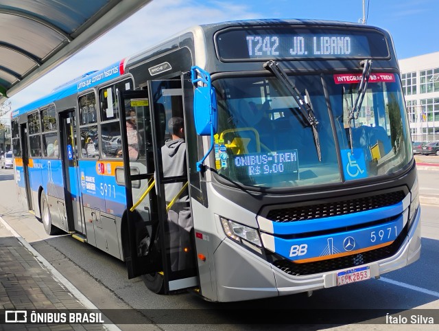 BB Transportes e Turismo 5971 na cidade de Barueri, São Paulo, Brasil, por Ítalo Silva. Número da foto: #13087579.